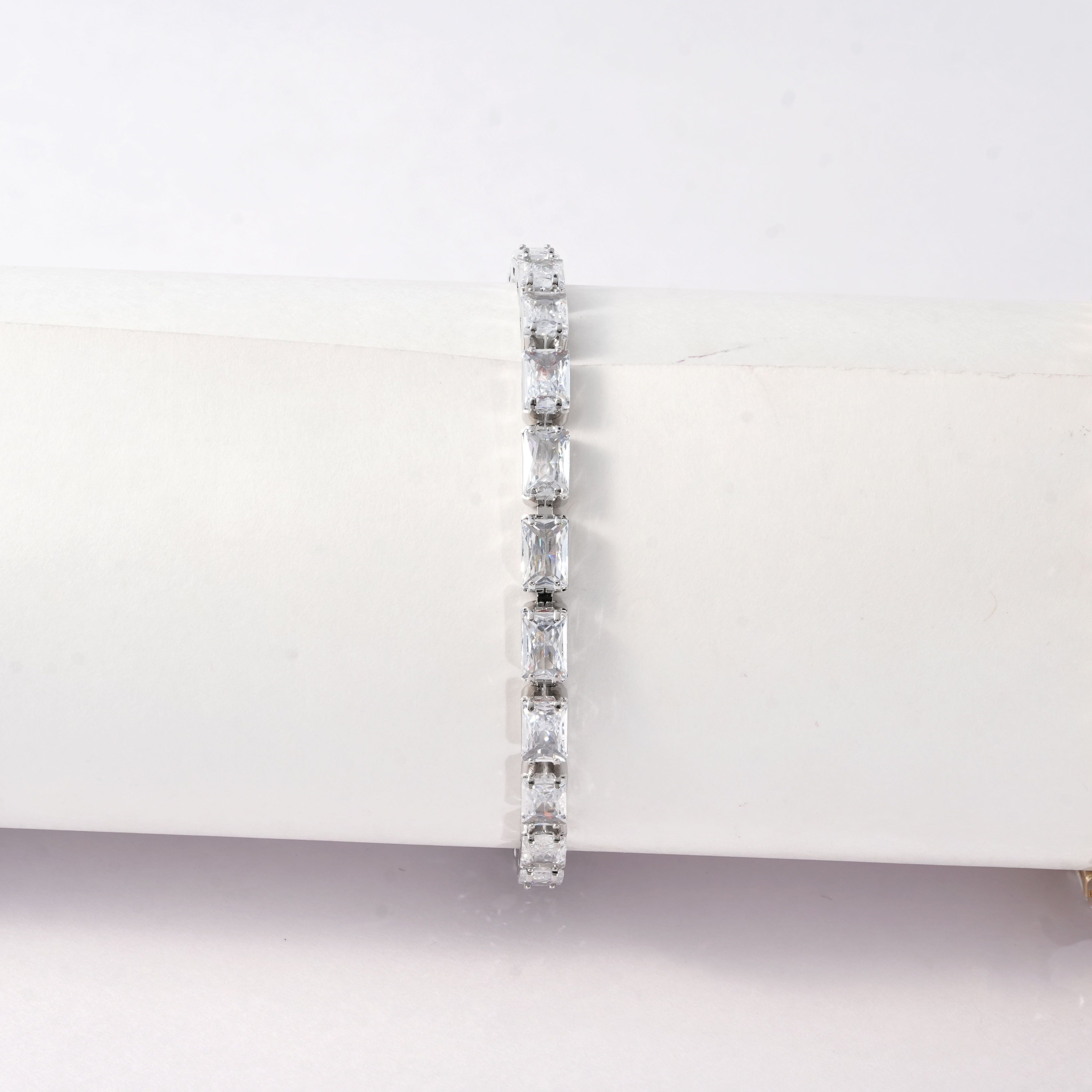 Stylish Lining Bracelet – Trendy Jewellery for Women & Girls
