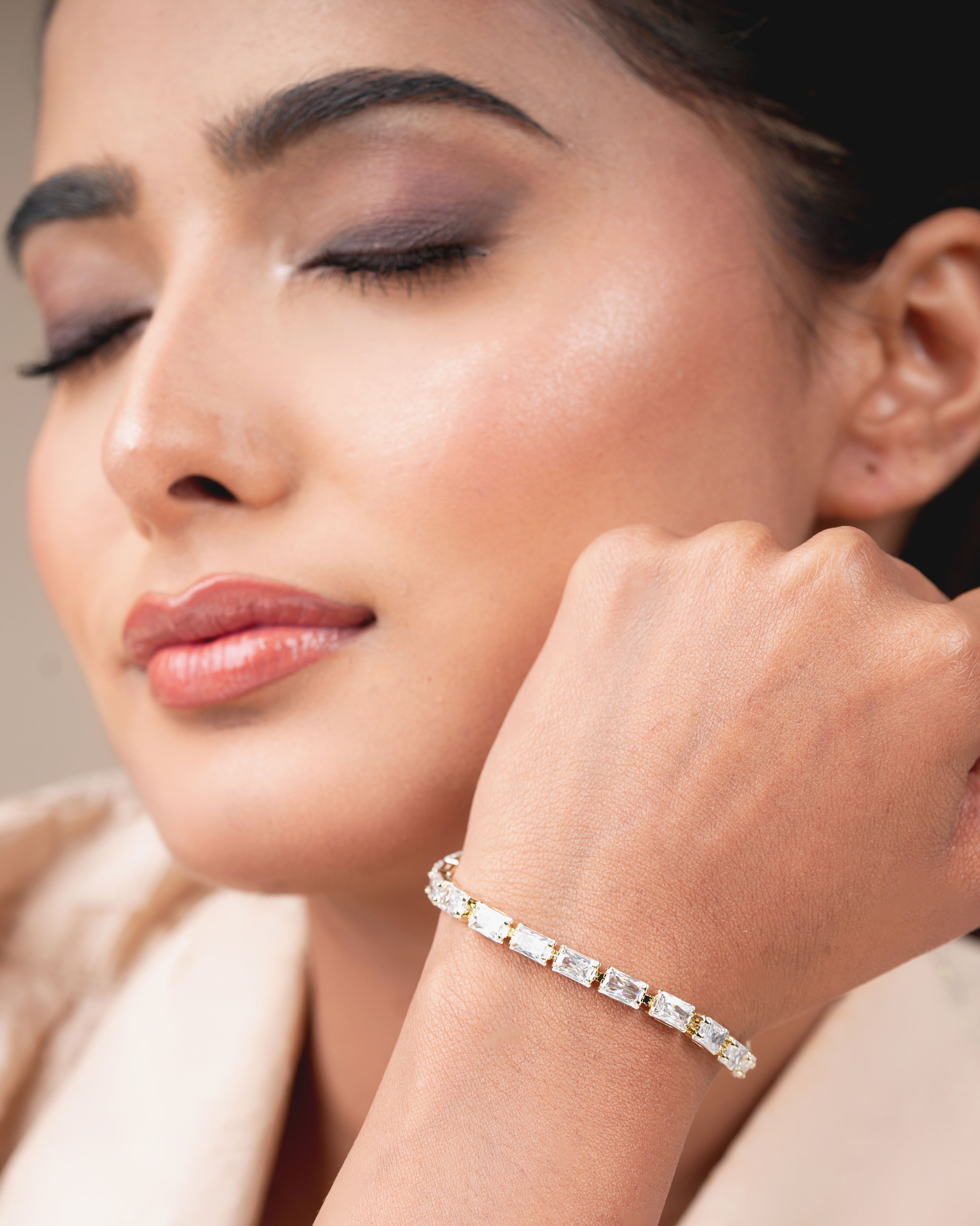 Stylish Lining Bracelet – Trendy Jewellery for Women & Girls