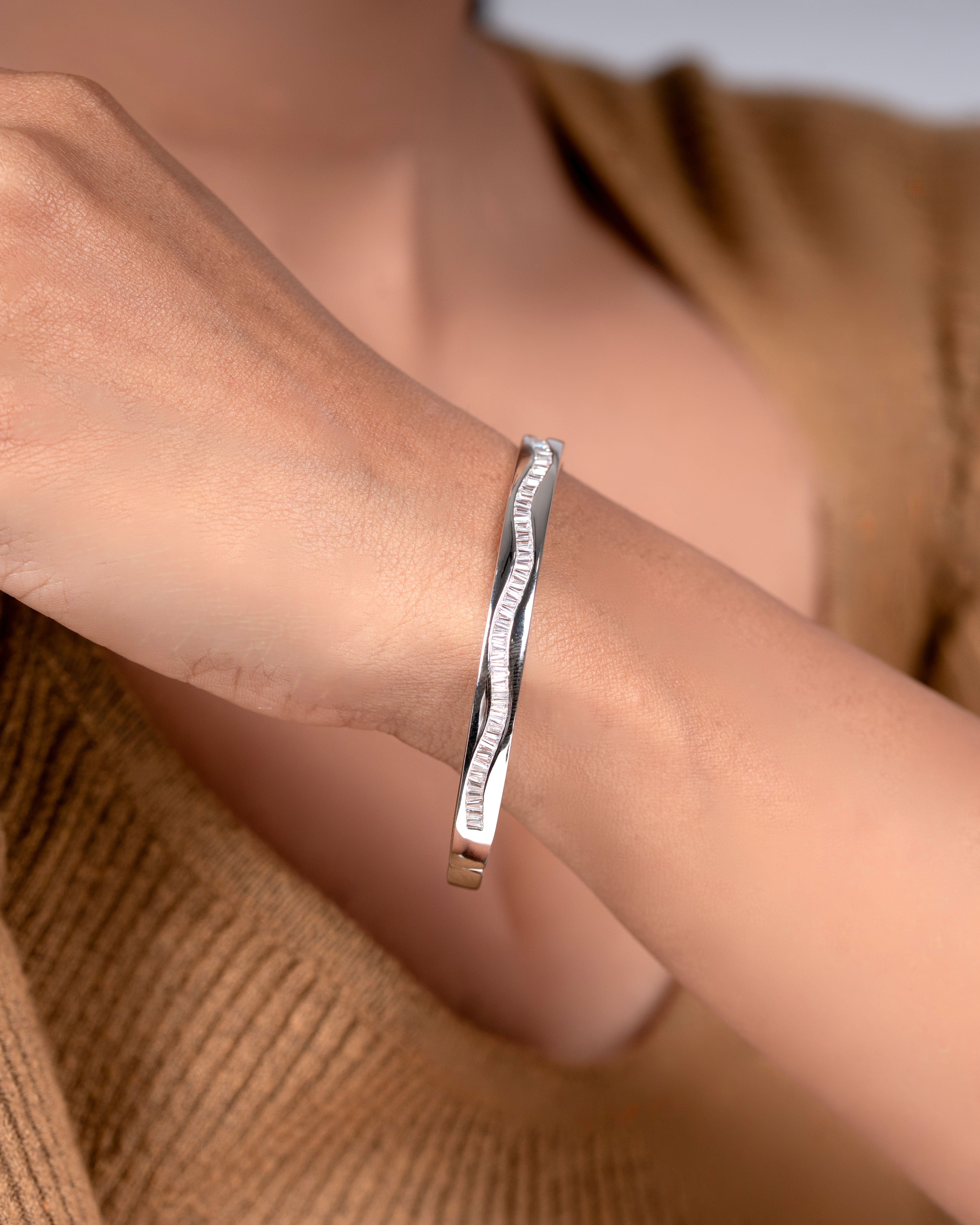 Stylish Diamond Kada Bracelet – Trendy Jewelry for Women & Girls