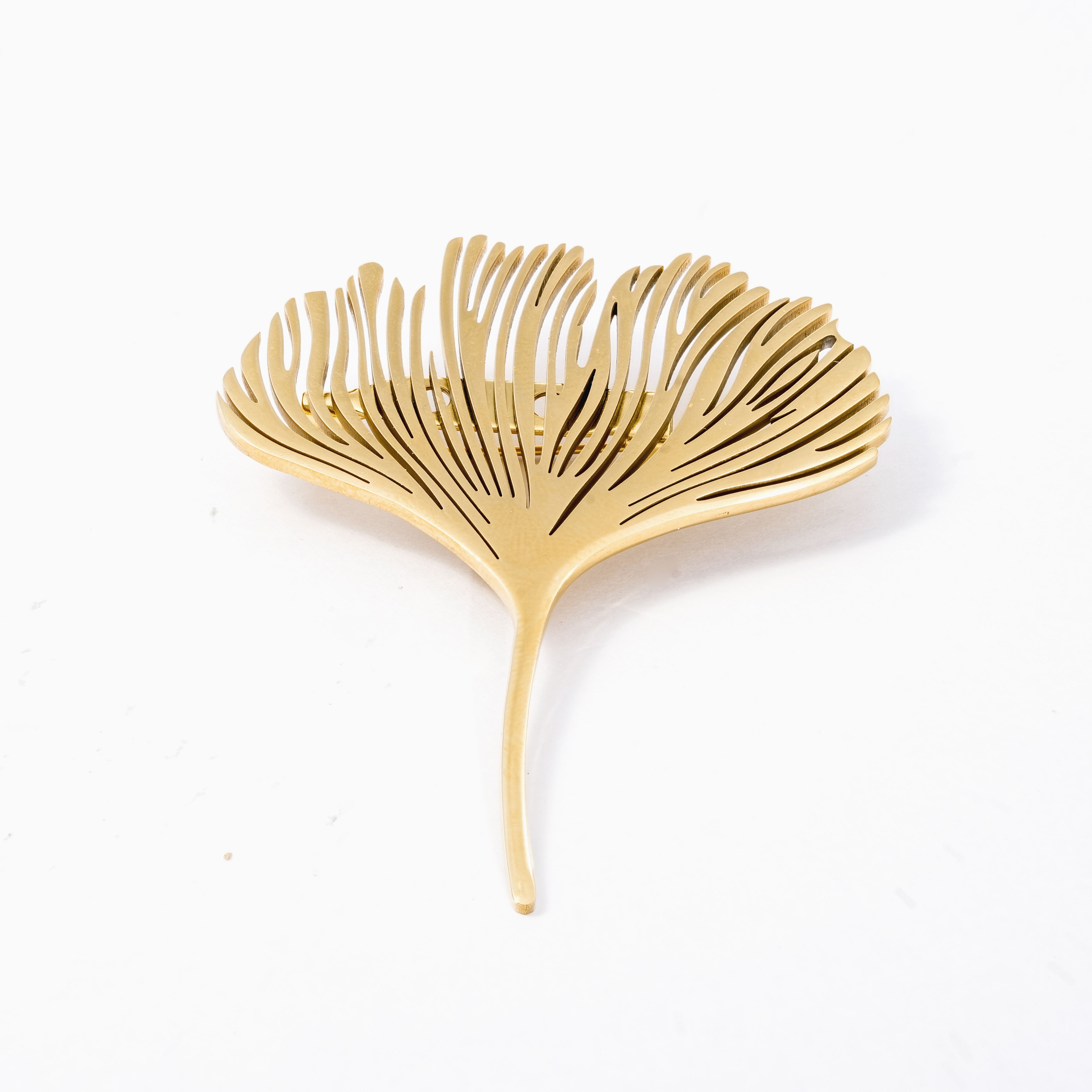 Elegant Leaf Flower Brooch Pin – Nature-Inspired Accessory for Women