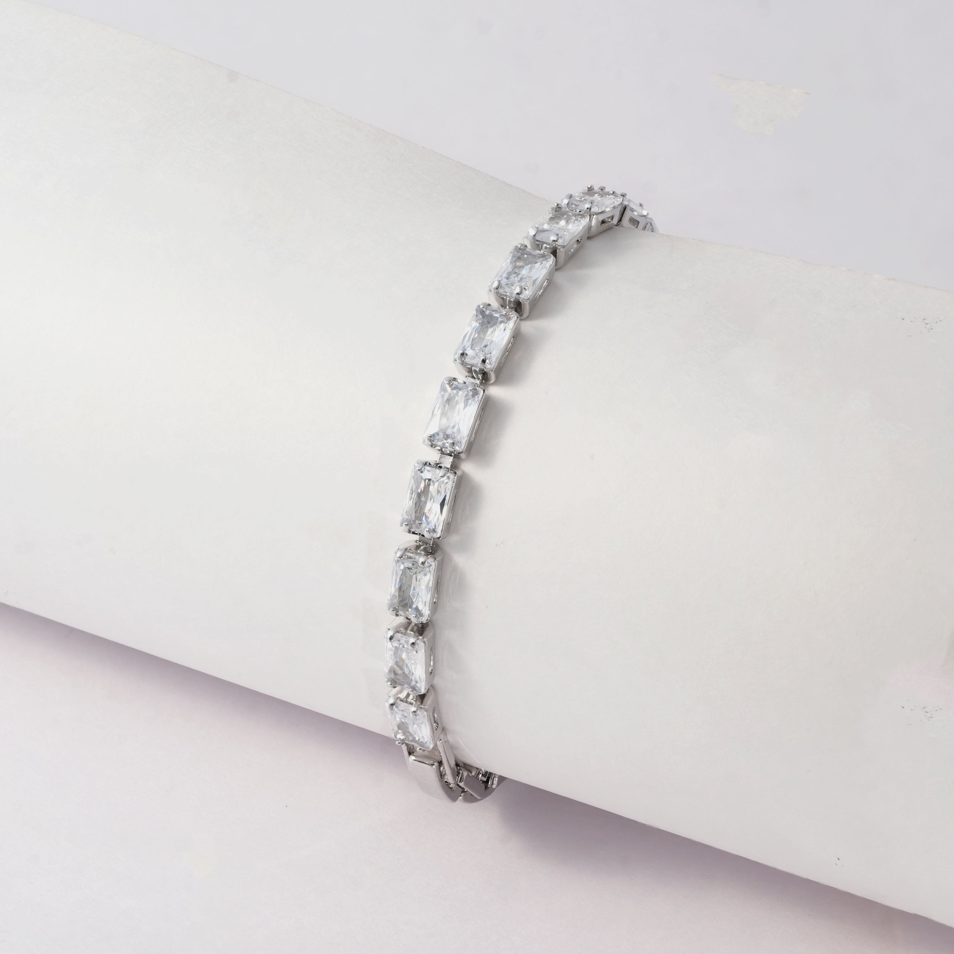Stylish Lining Bracelet – Trendy Jewellery for Women & Girls