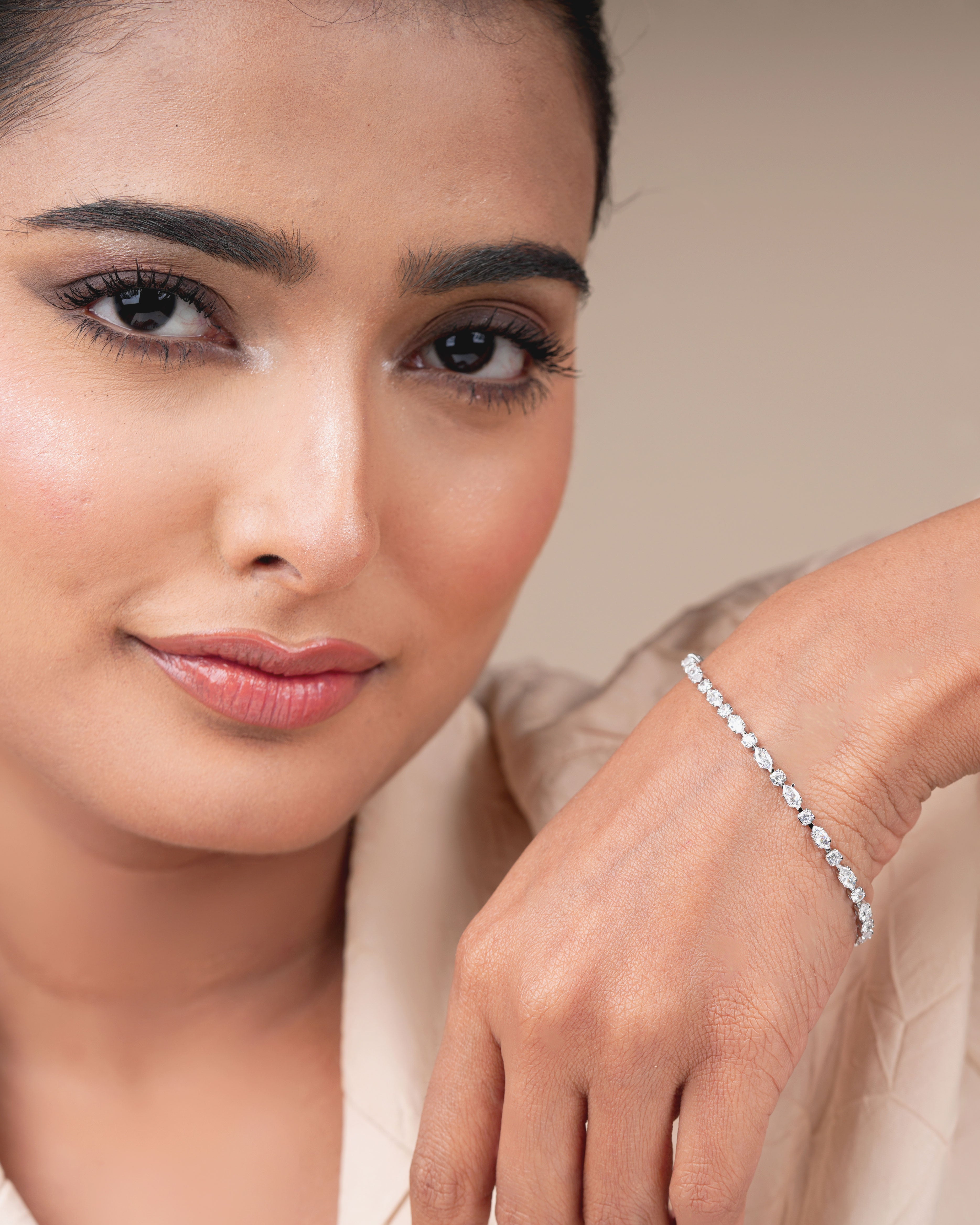 Stylish Lining Bracelet – Trendy Jewellery for Women & Girls