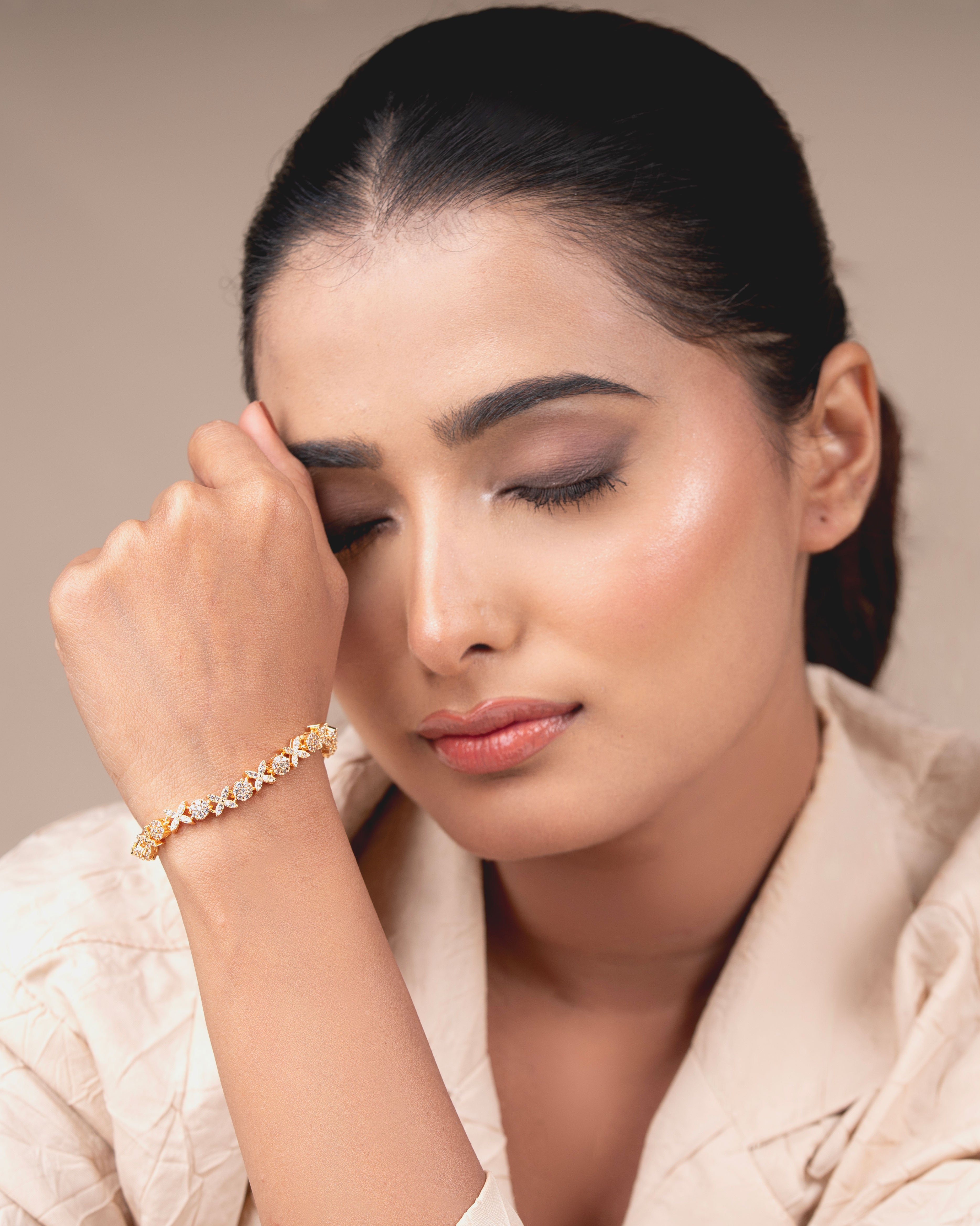 Stylish Chain Type Bracelet – Trendy Jewellery for Women & Girls