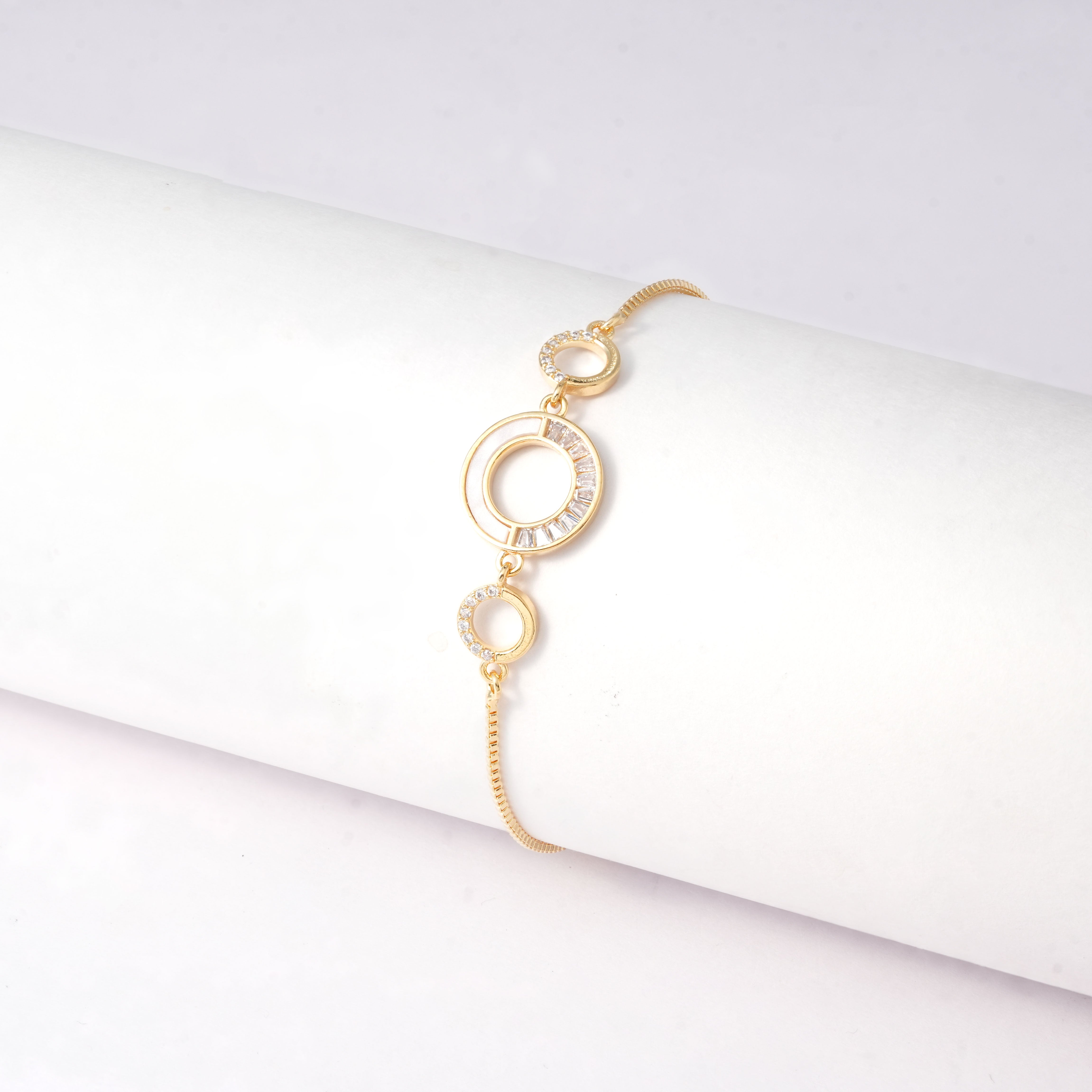 Stylish Circle Bracelet – Trendy Jewellery for Women & Girls