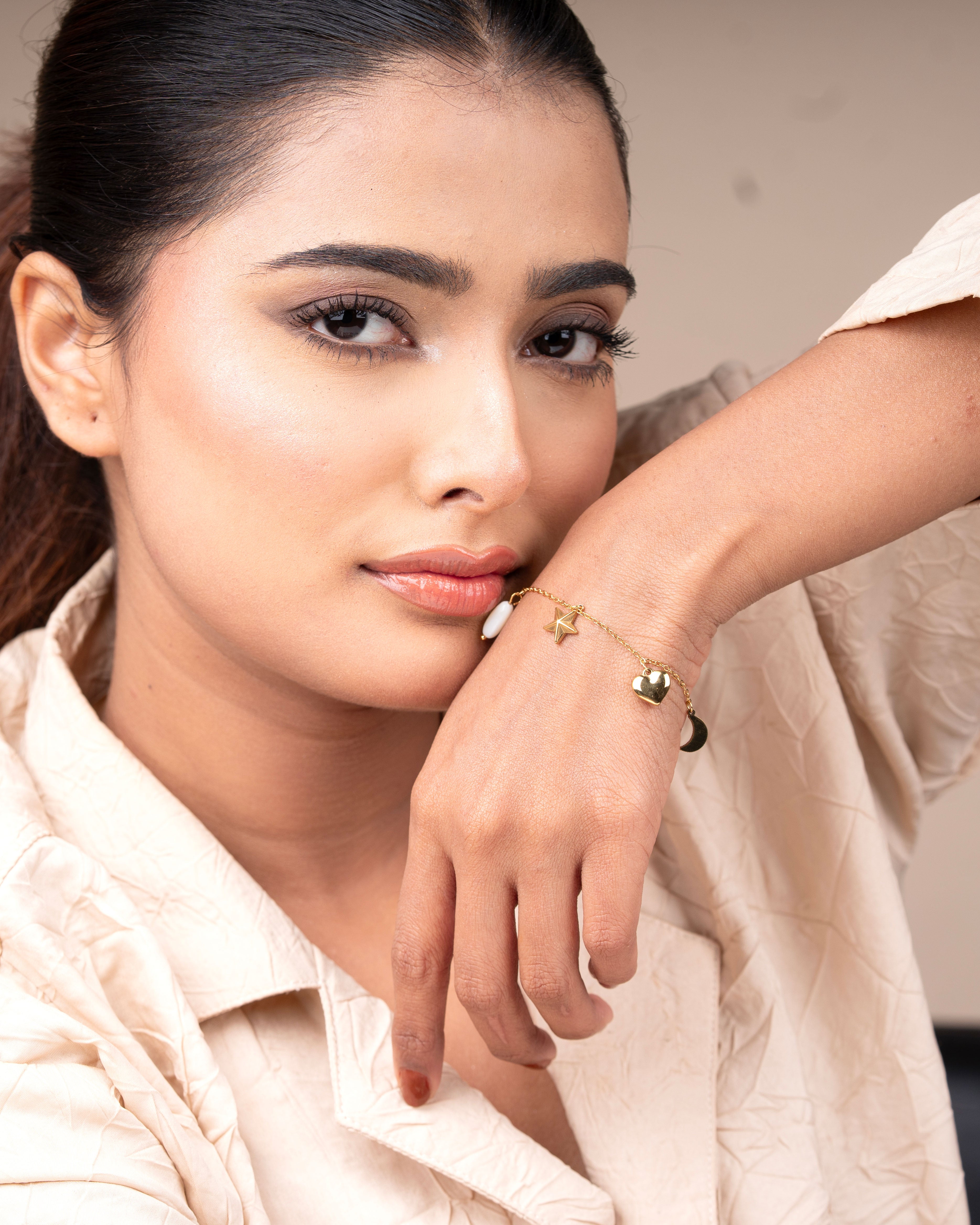 Stylish Star and Shank Bracelet – Trendy Jewellery for Women & Girls