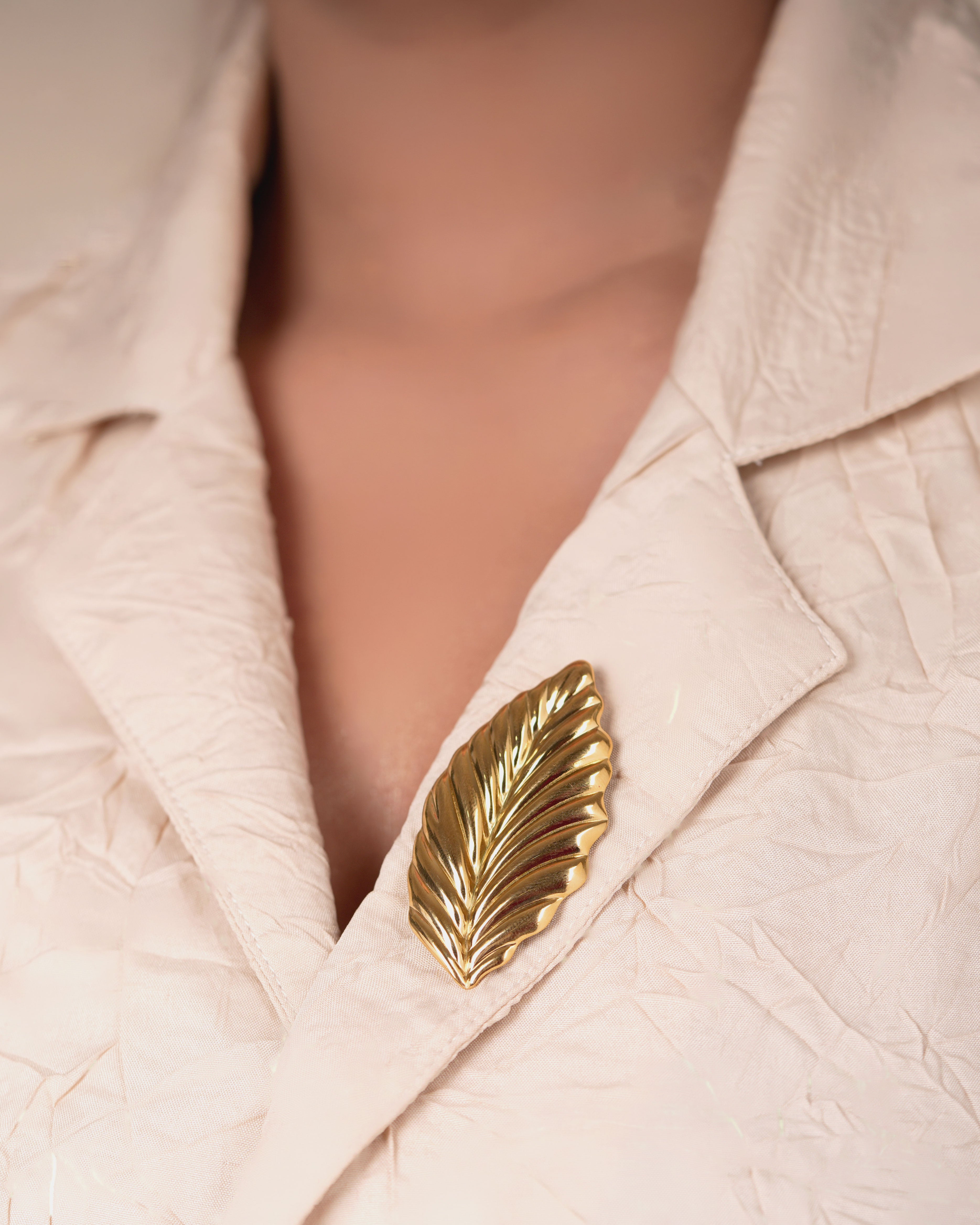 Elegant Leaf Brooch Pin – Nature-Inspired Accessory for Women