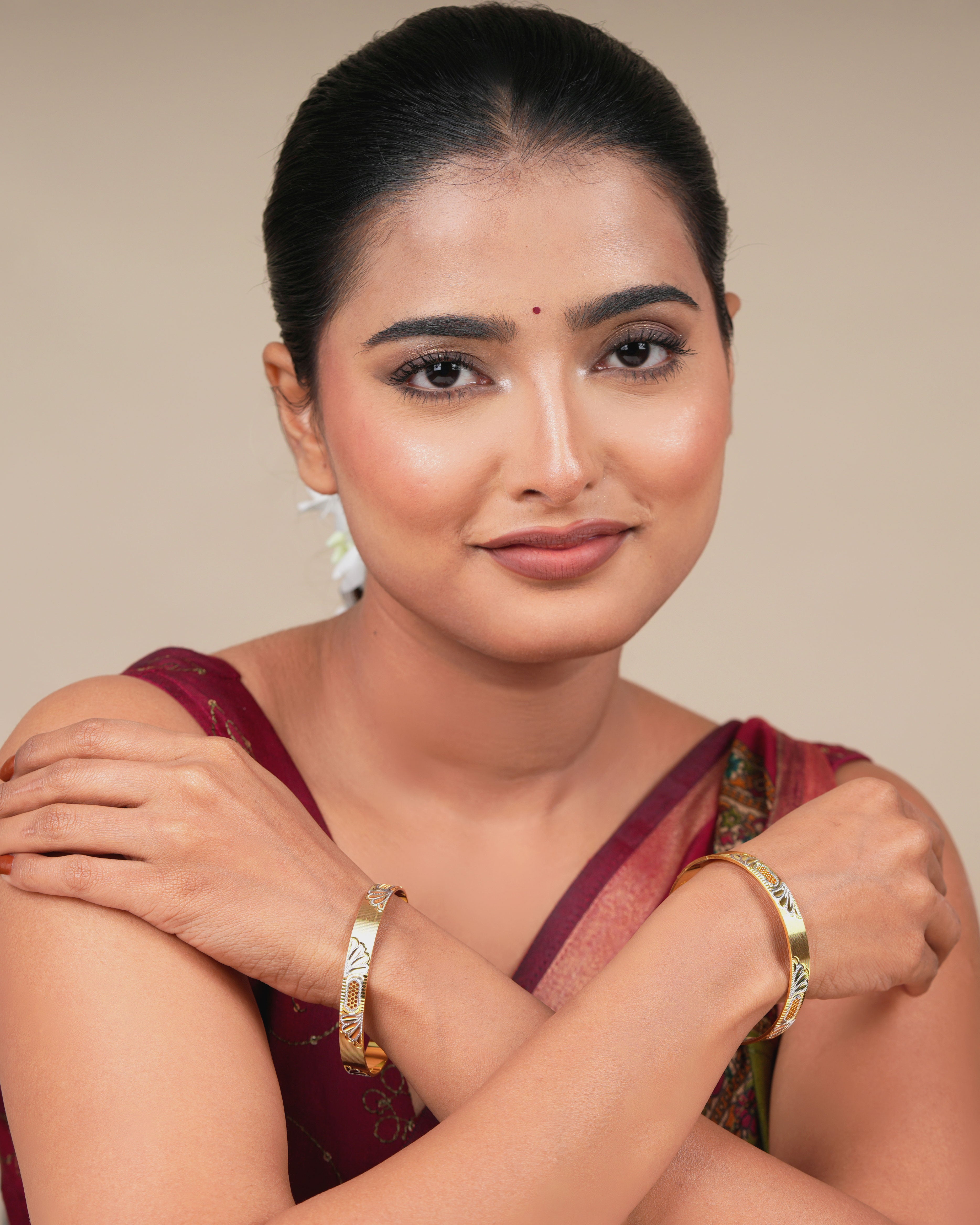 Classic Kari Line Diamond Band Bangles – Timeless Elegance for Women