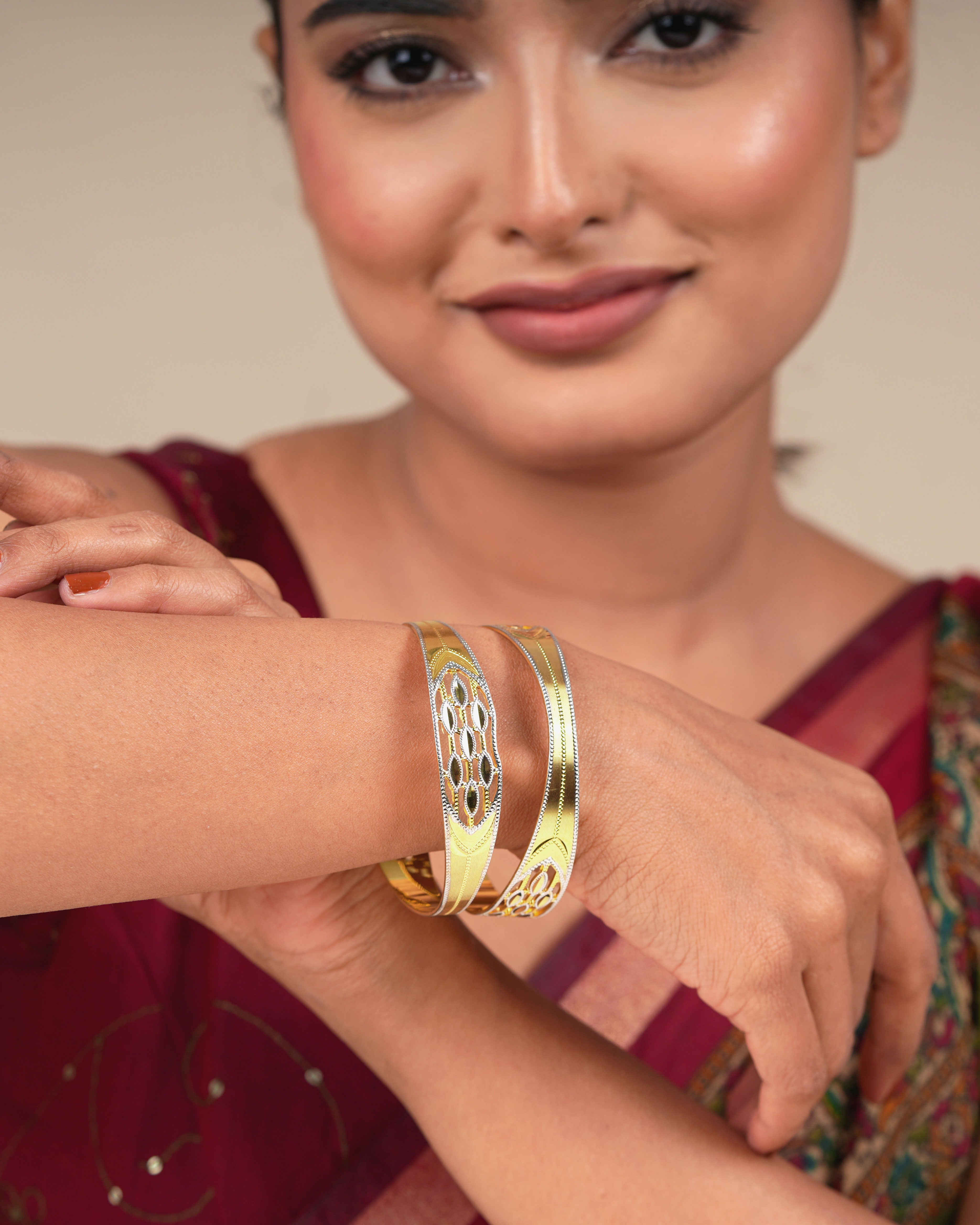 Classic Eye Line Diamond Band Bangles – Timeless Elegance for Women
