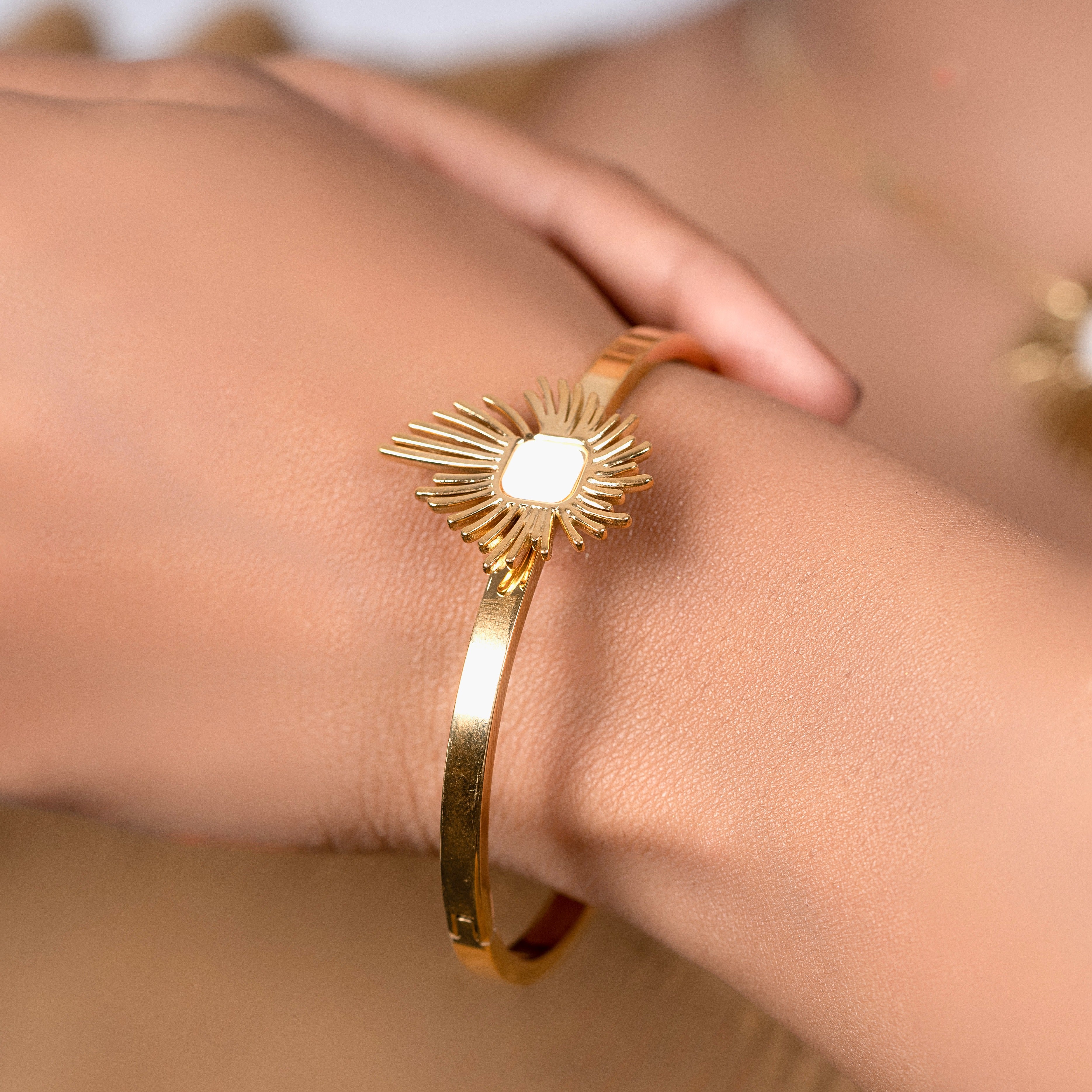 Stylish Sun Sparkle Bracelet – Trendy Jewellery for Women & Girls