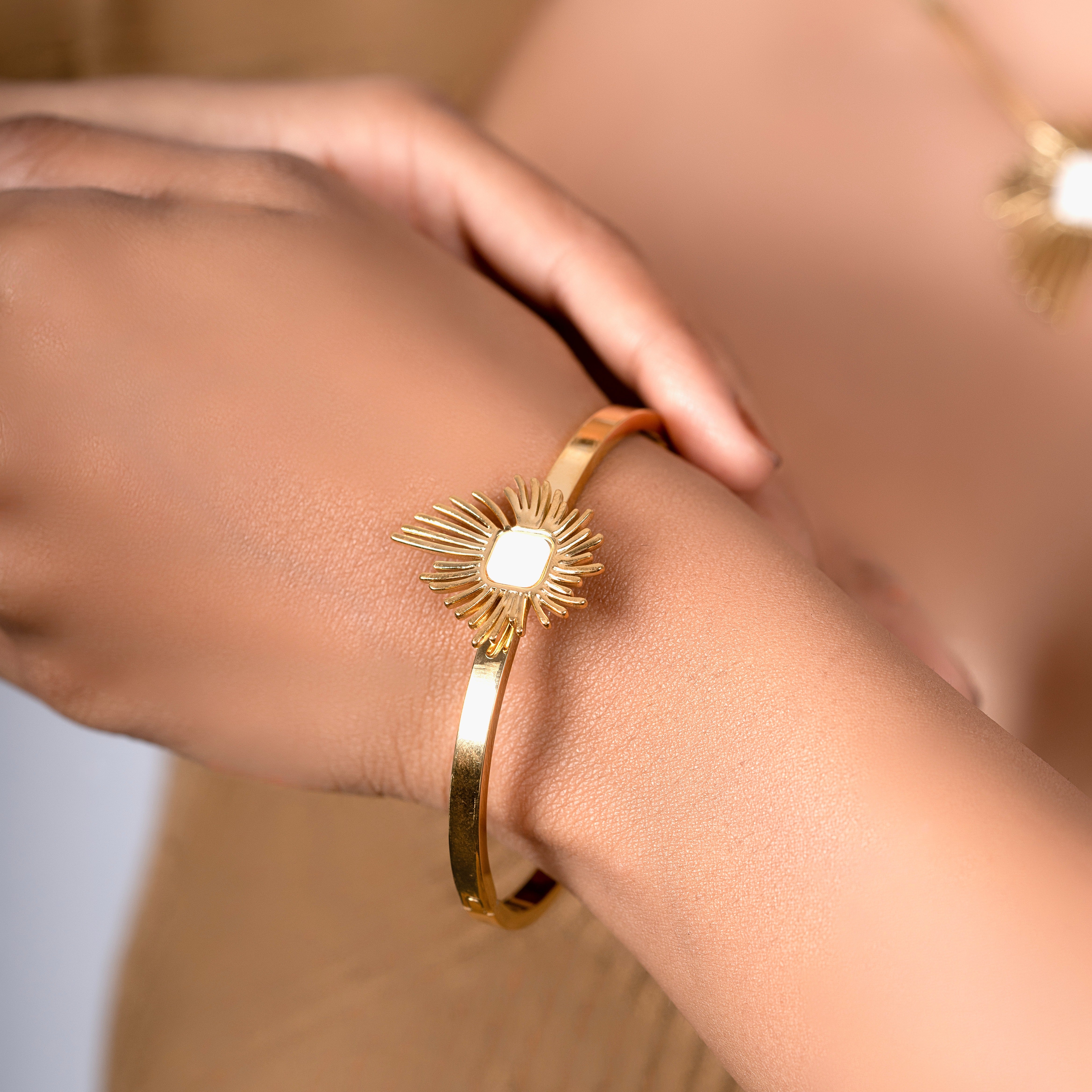 Stylish Sun Sparkle Bracelet – Trendy Jewellery for Women & Girls