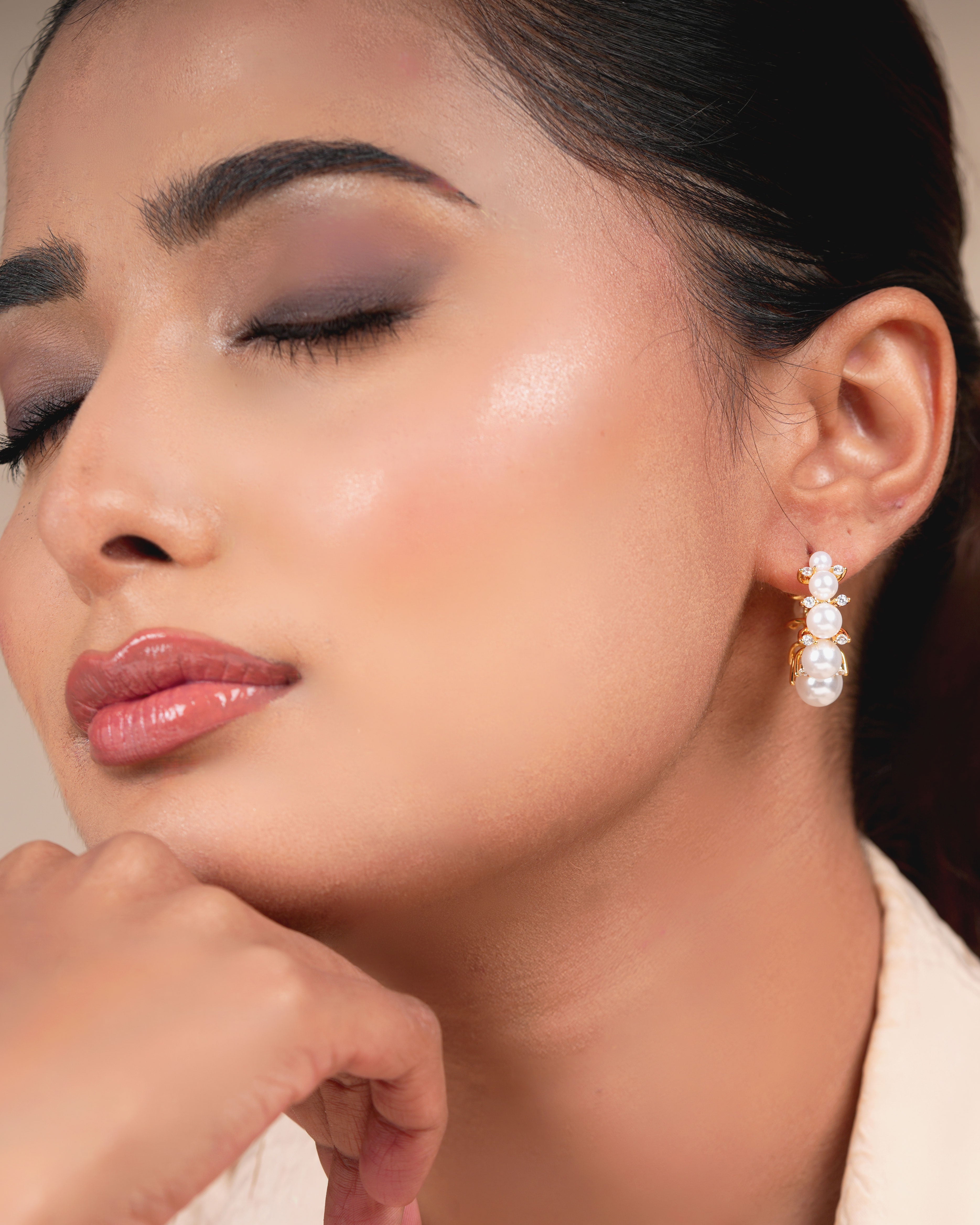 Elegant White Jem Earrings – Fashion Statement Jewellery for Women