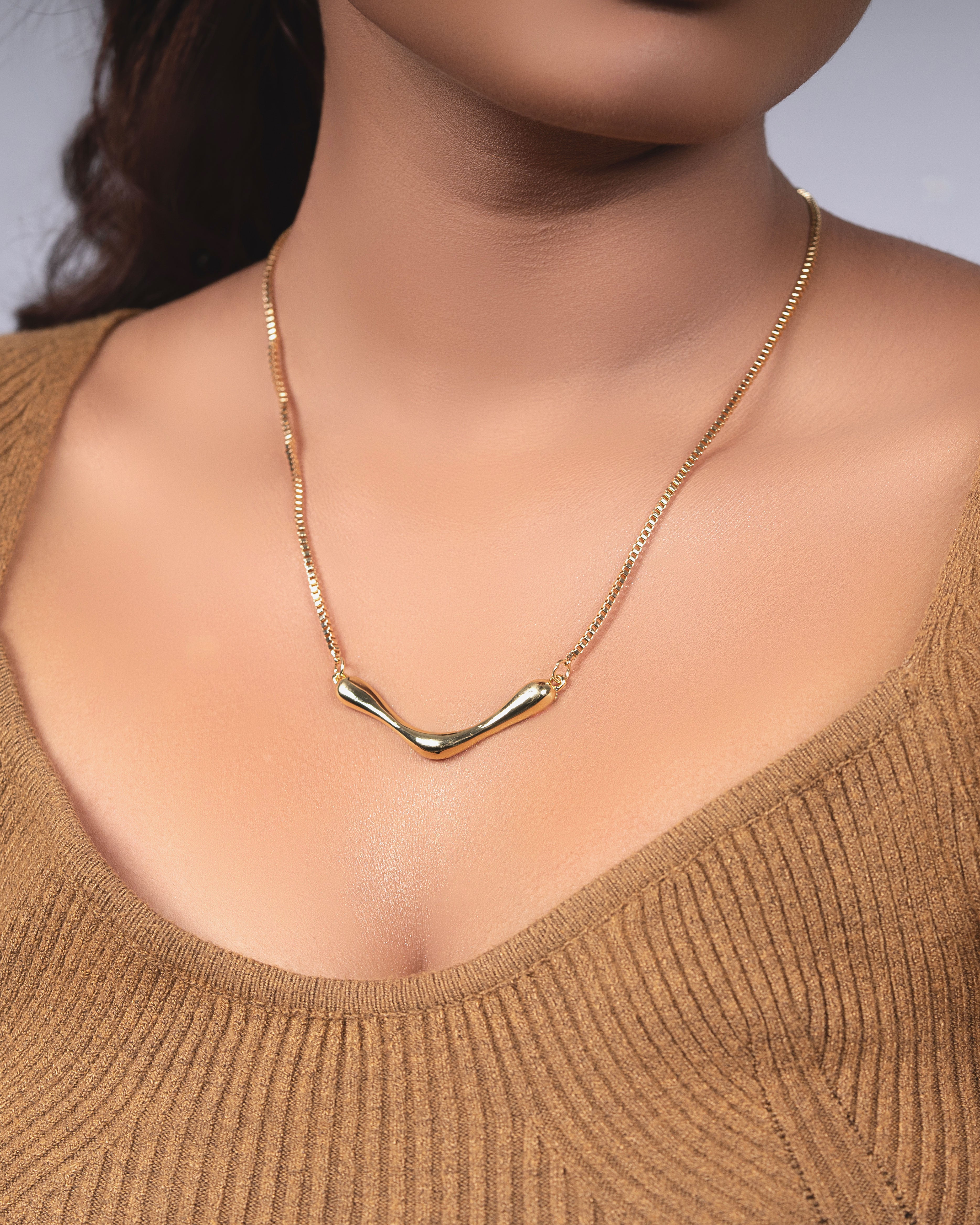 Single Stone Gold Curve Necklace For Women