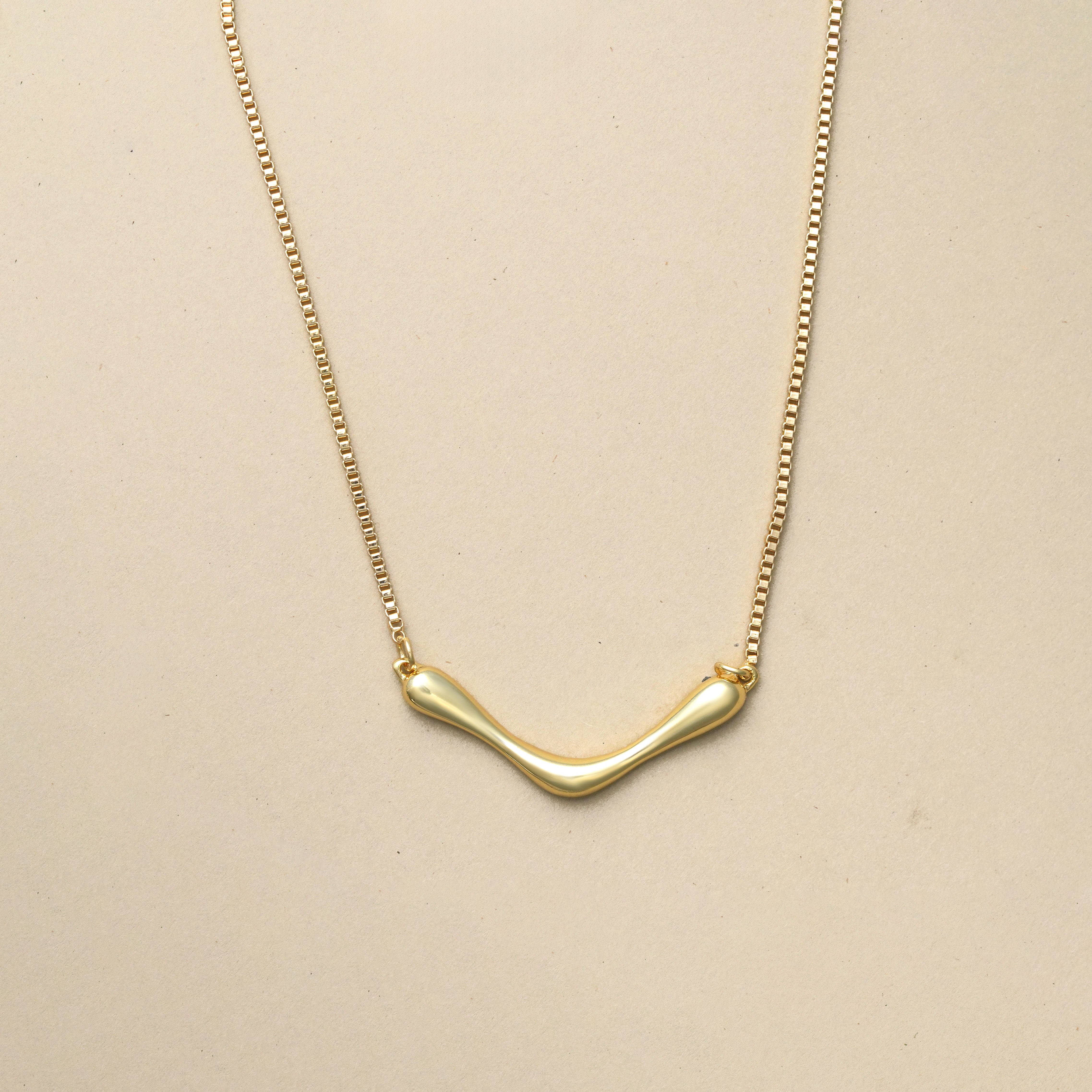 Single Stone Gold Curve Necklace For Women