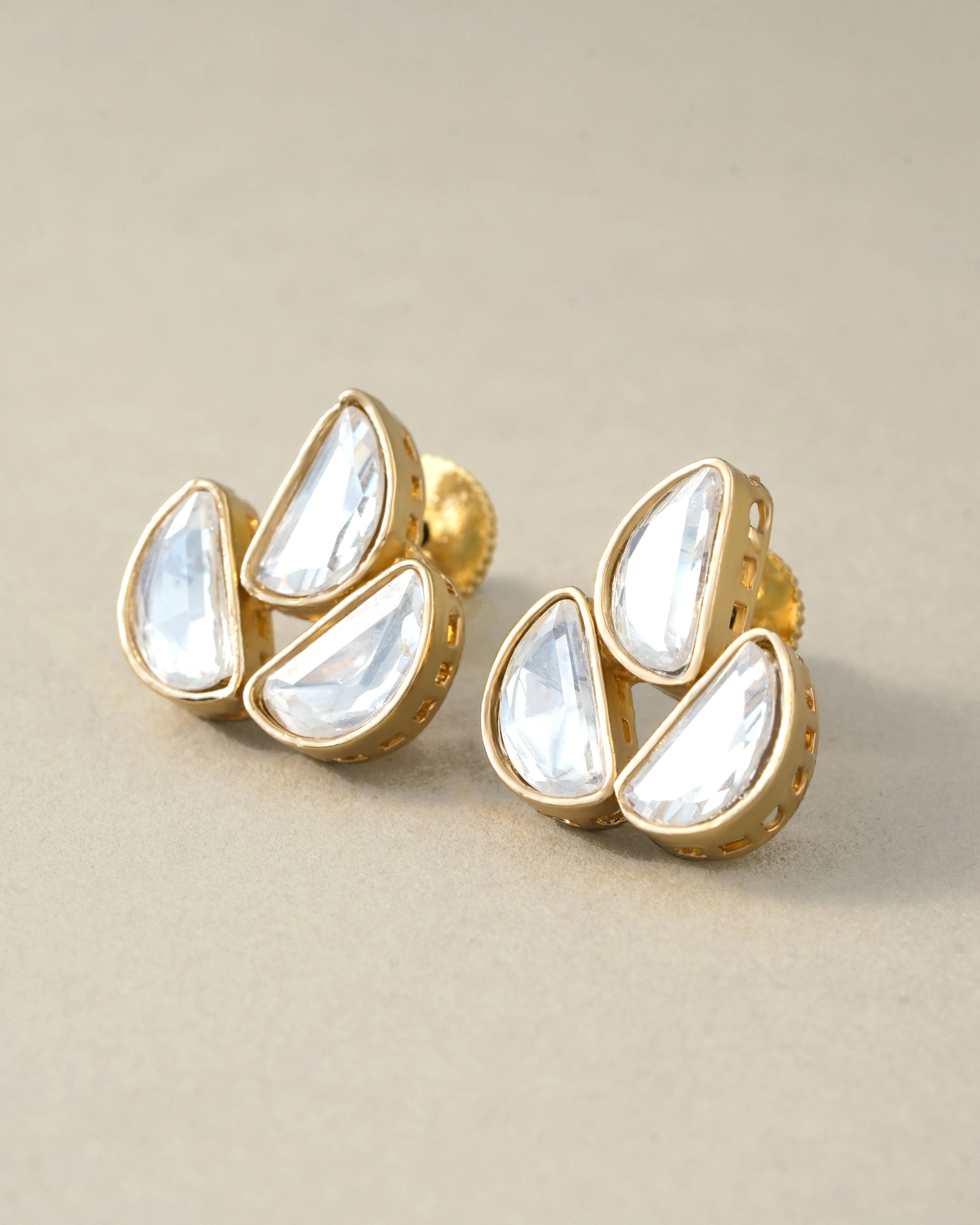 Sophisticated Stone-Studded Jewellery Earrings & Necklace Set